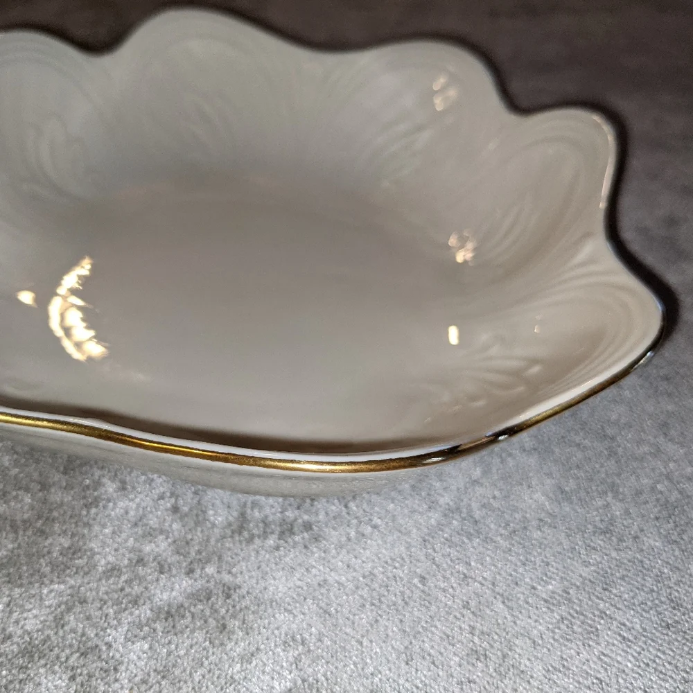 Made In USA Lenox Round Bowl Scalloped & Gold Edge Off White Candy Dish Unused